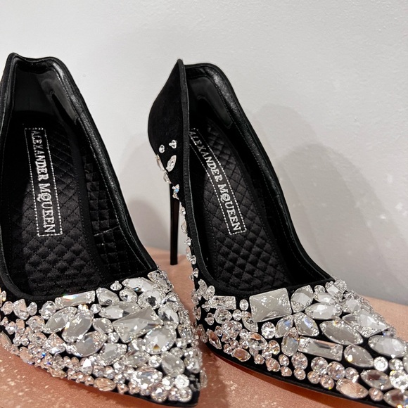 Alexander McQueens Black Suede Crystal Embroidered Pumps Size 37.5 - Picture 8 of 10